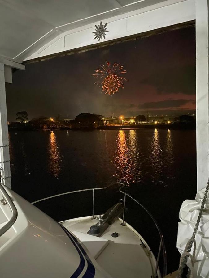 Ferienwohnung On The Water Boat House Whangarei Exterior foto