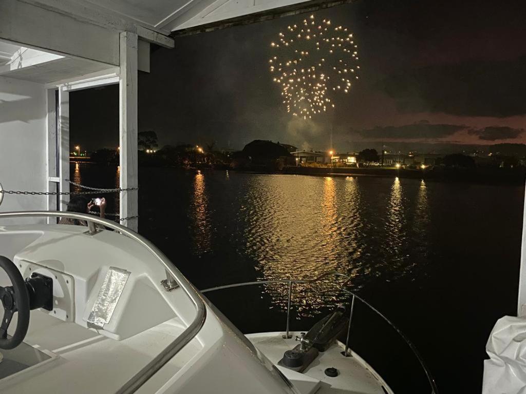 Ferienwohnung On The Water Boat House Whangarei Exterior foto